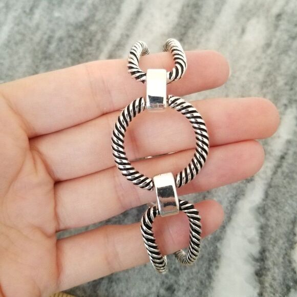 Vintage Silver Tone Twist Design Bangle Bracelet, Toggle Claspl Cuff, Estate - Picture 1 of 5